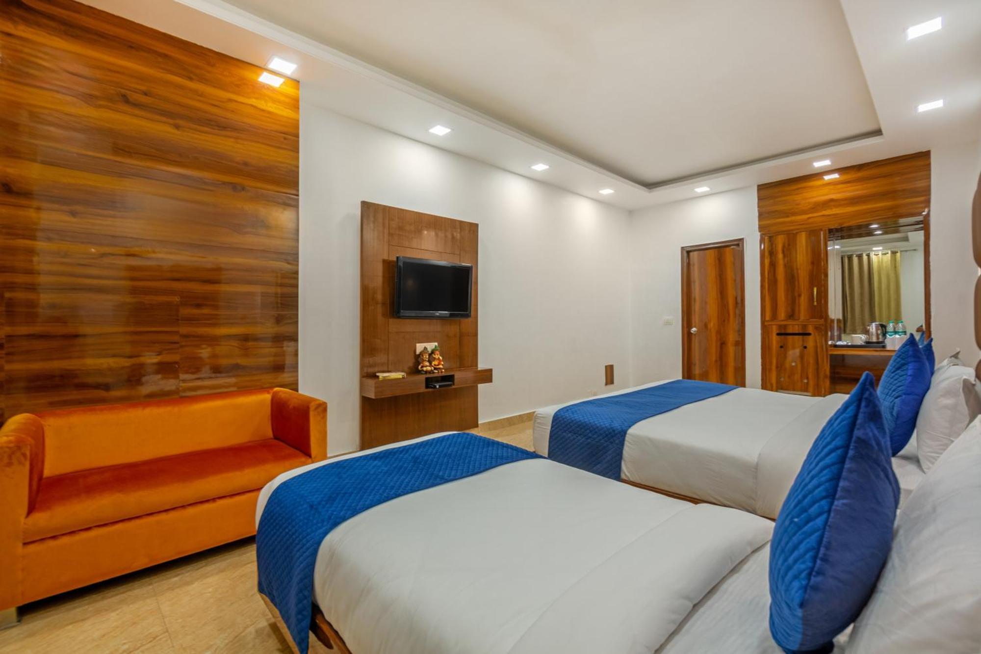 Rahul Palace By Golden Tree Near Metro Station And Ajmal Khan Market New Delhi Eksteriør bilde