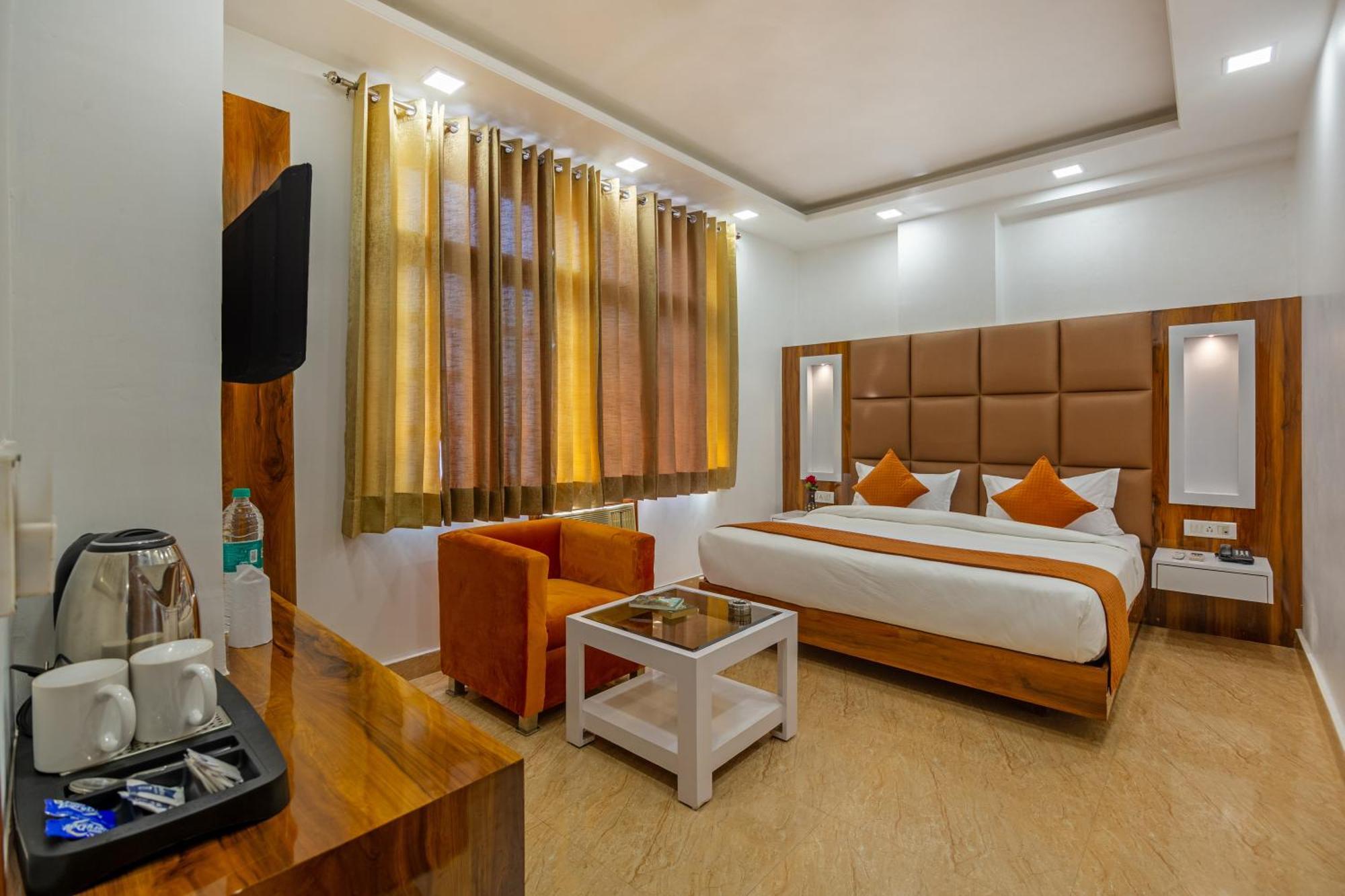 Rahul Palace By Golden Tree Near Metro Station And Ajmal Khan Market New Delhi Eksteriør bilde