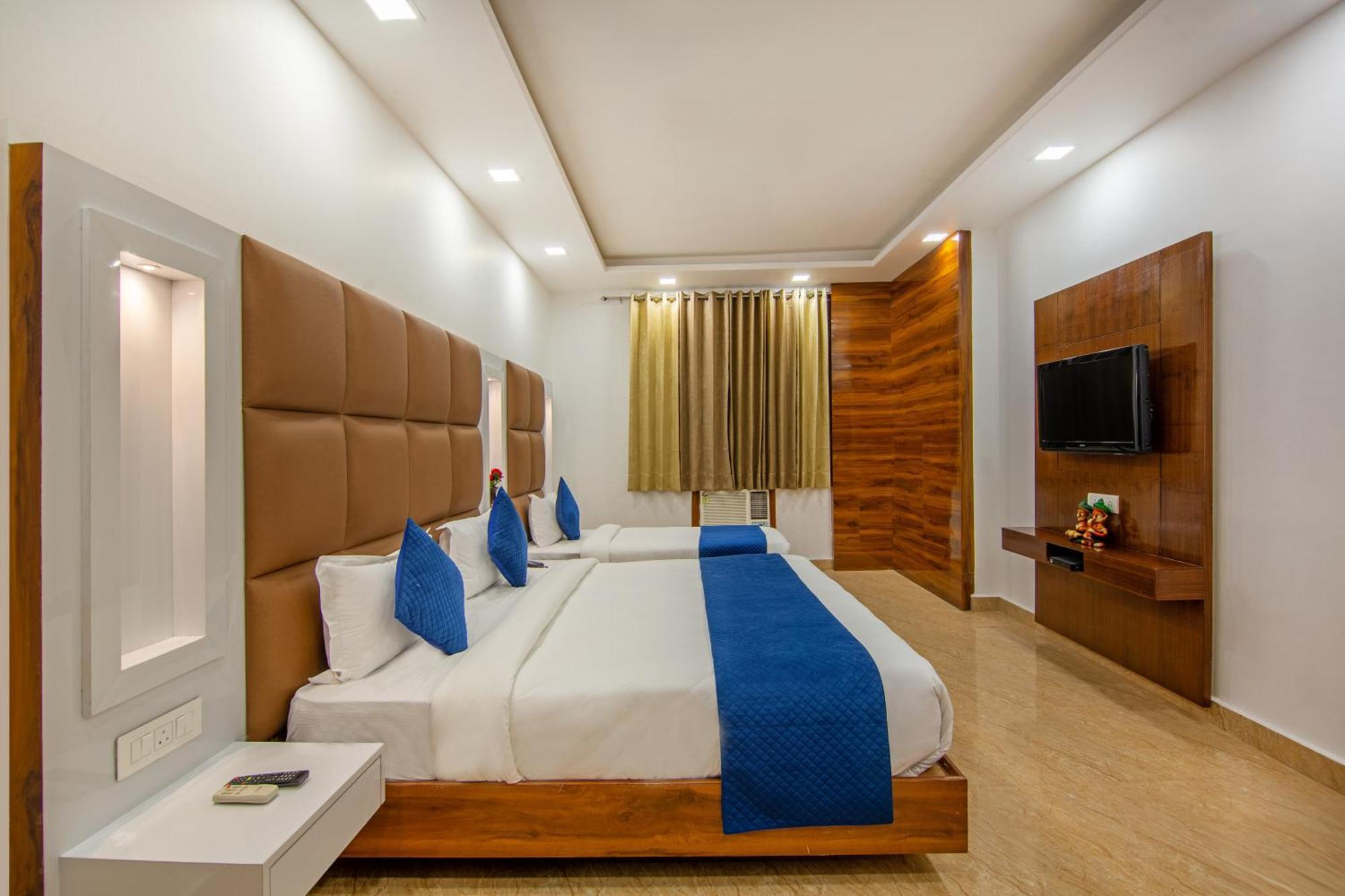 Rahul Palace By Golden Tree Near Metro Station And Ajmal Khan Market New Delhi Eksteriør bilde