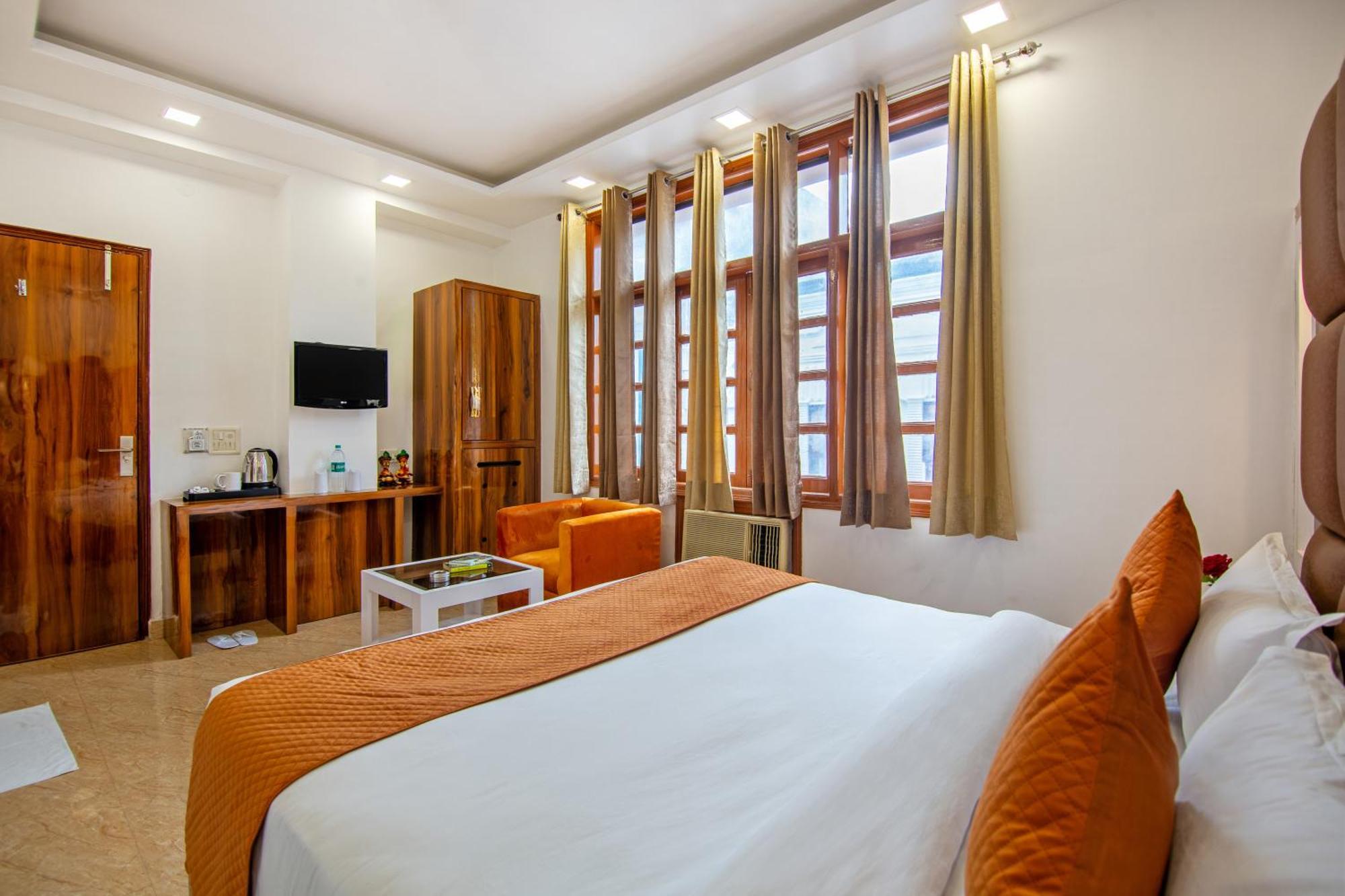 Rahul Palace By Golden Tree Near Metro Station And Ajmal Khan Market New Delhi Eksteriør bilde