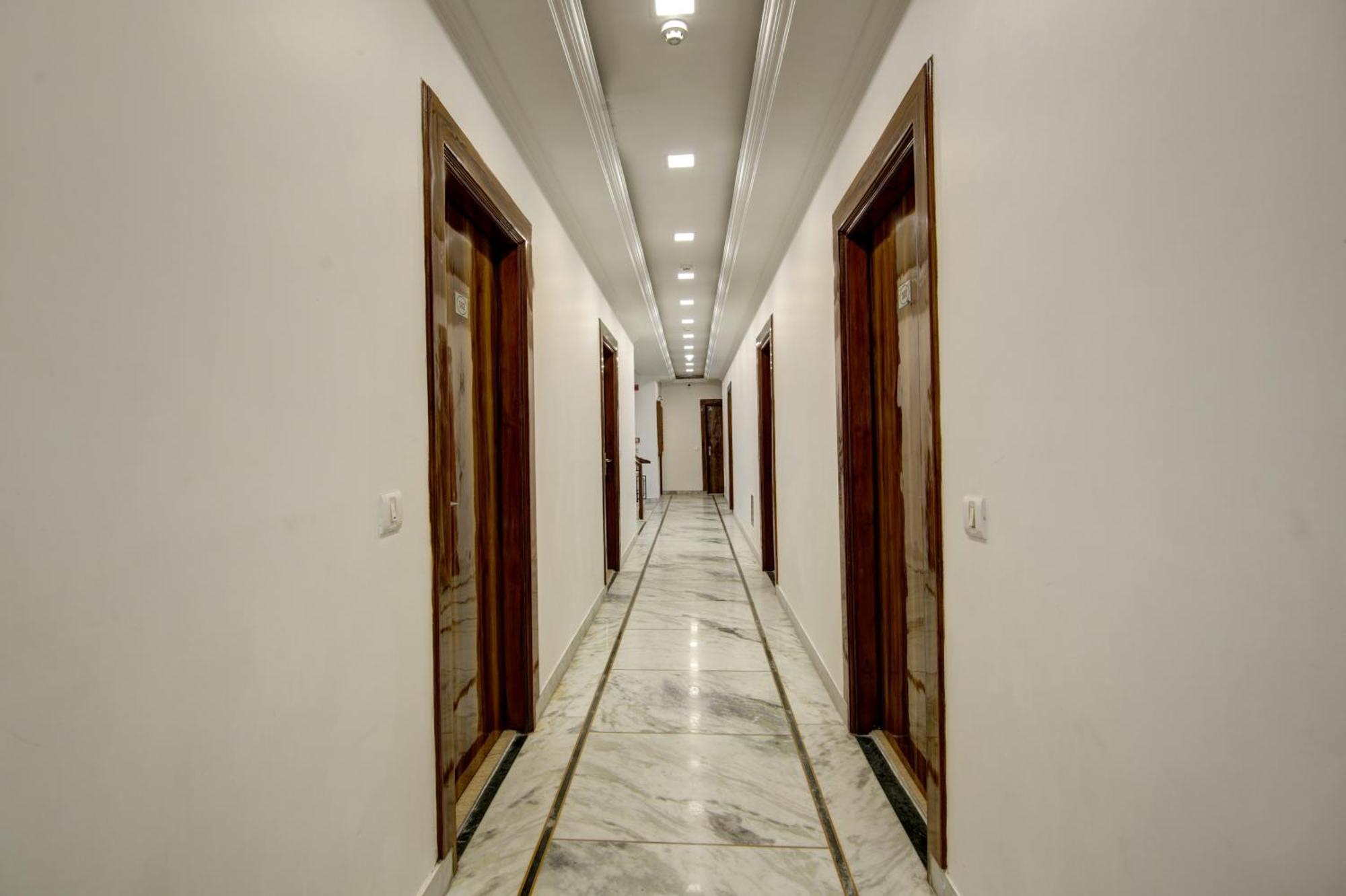 Rahul Palace By Golden Tree Near Metro Station And Ajmal Khan Market New Delhi Eksteriør bilde