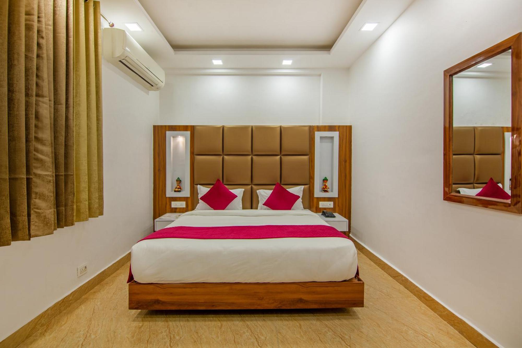 Rahul Palace By Golden Tree Near Metro Station And Ajmal Khan Market New Delhi Eksteriør bilde