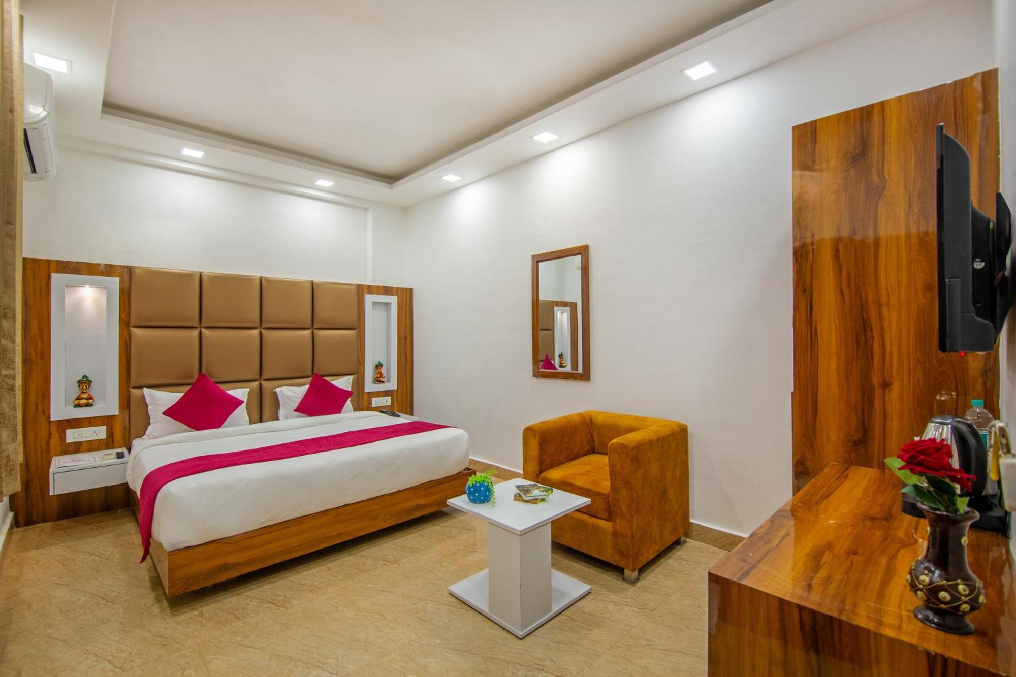 Rahul Palace By Golden Tree Near Metro Station And Ajmal Khan Market New Delhi Eksteriør bilde