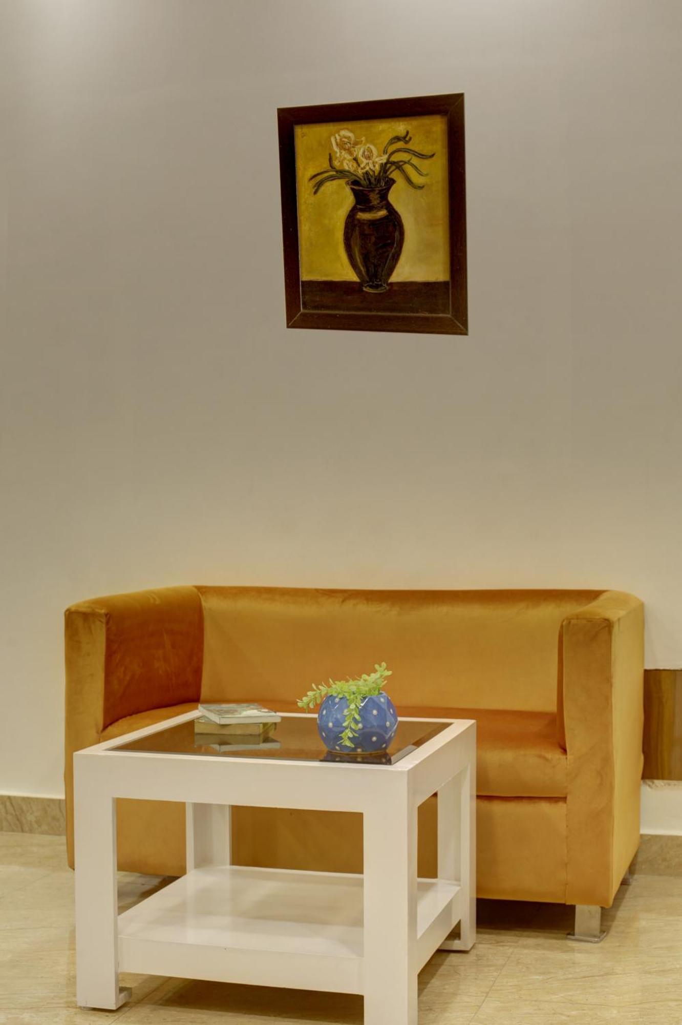 Rahul Palace By Golden Tree Near Metro Station And Ajmal Khan Market New Delhi Eksteriør bilde