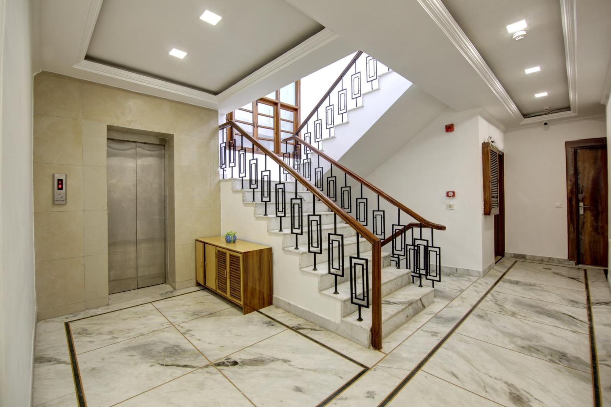 Rahul Palace By Golden Tree Near Metro Station And Ajmal Khan Market New Delhi Eksteriør bilde