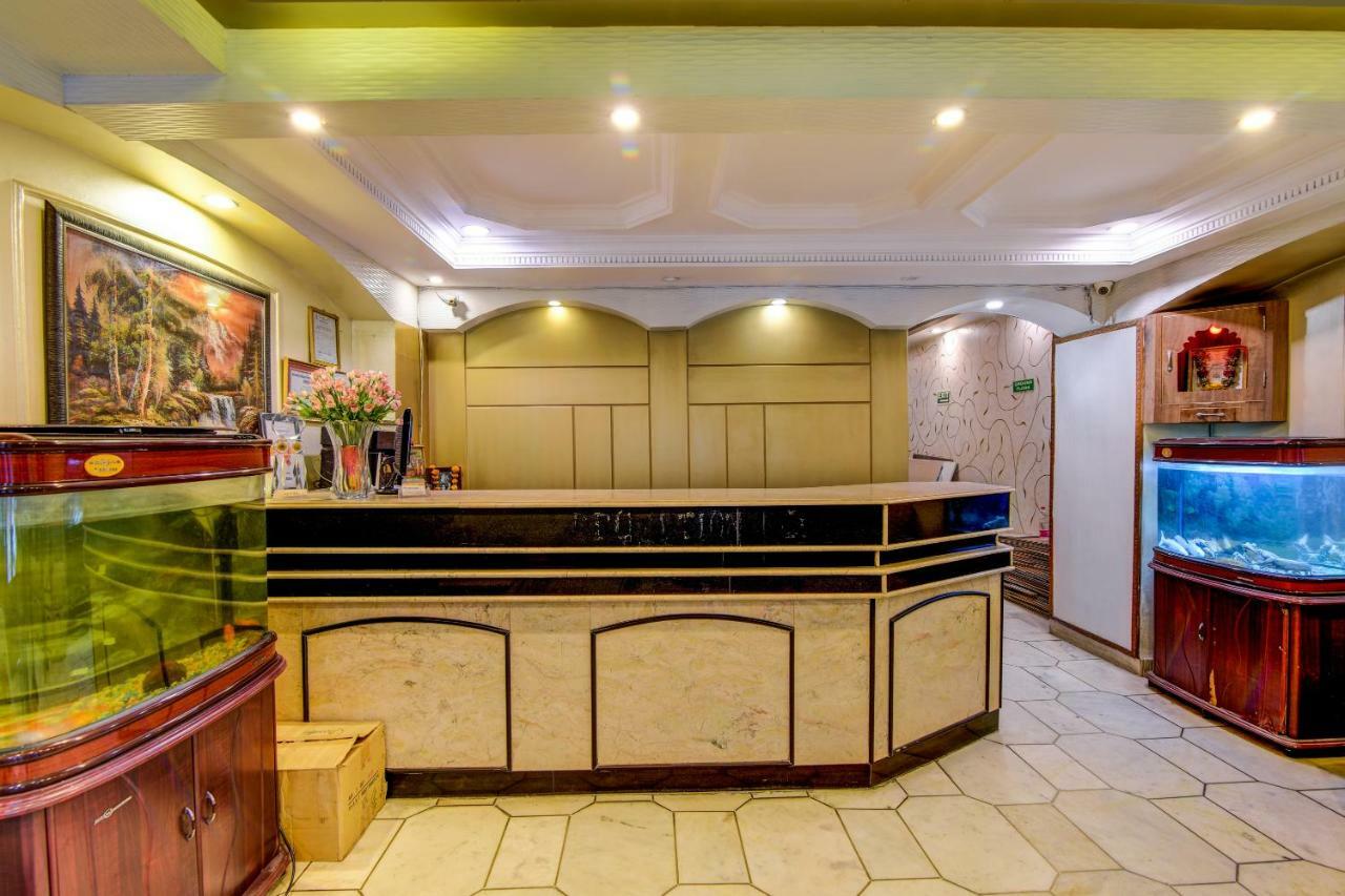 Rahul Palace By Golden Tree Near Metro Station And Ajmal Khan Market New Delhi Eksteriør bilde