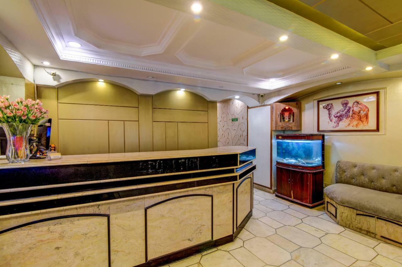 Rahul Palace By Golden Tree Near Metro Station And Ajmal Khan Market New Delhi Eksteriør bilde