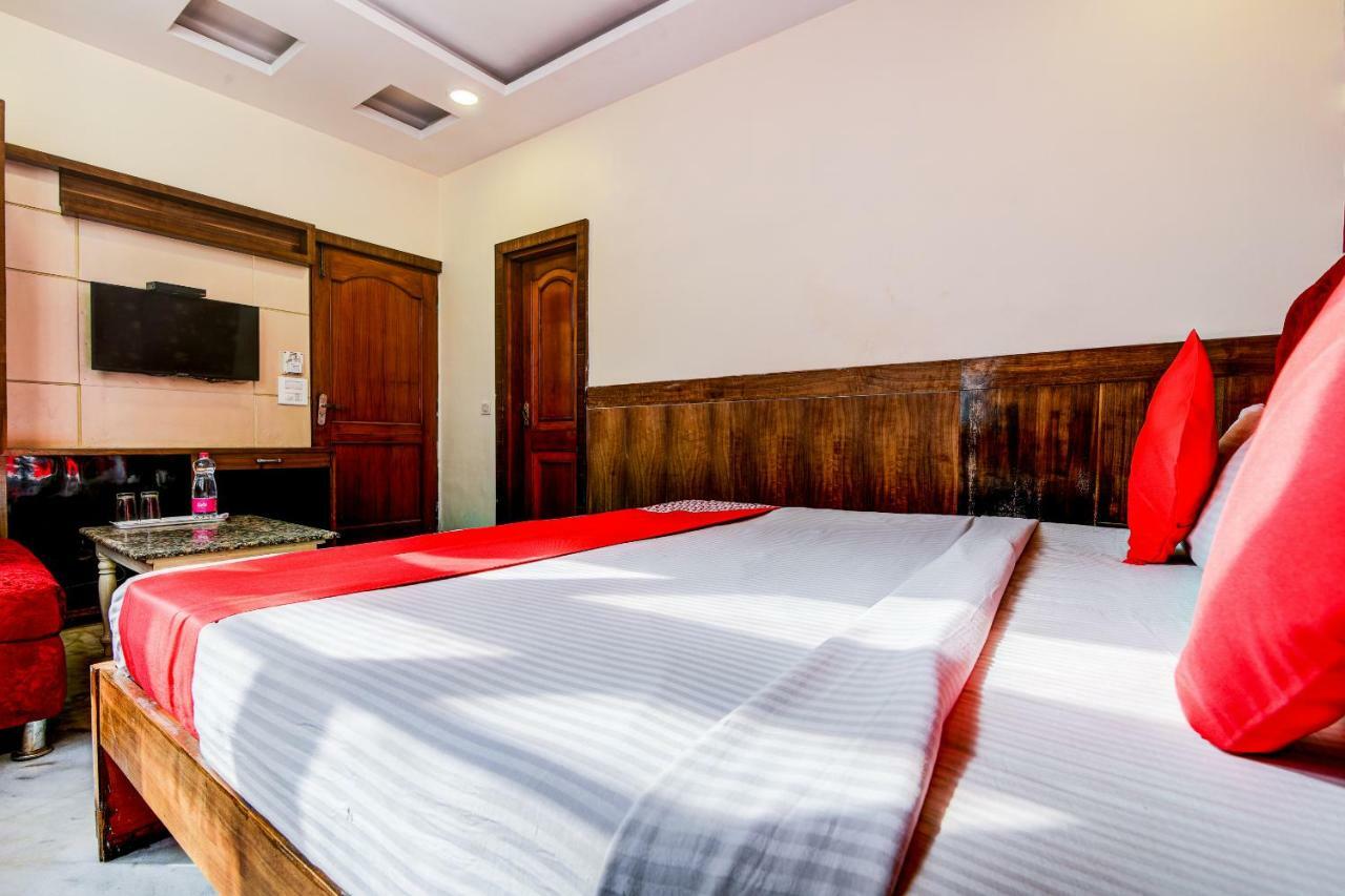 Rahul Palace By Golden Tree Near Metro Station And Ajmal Khan Market New Delhi Eksteriør bilde
