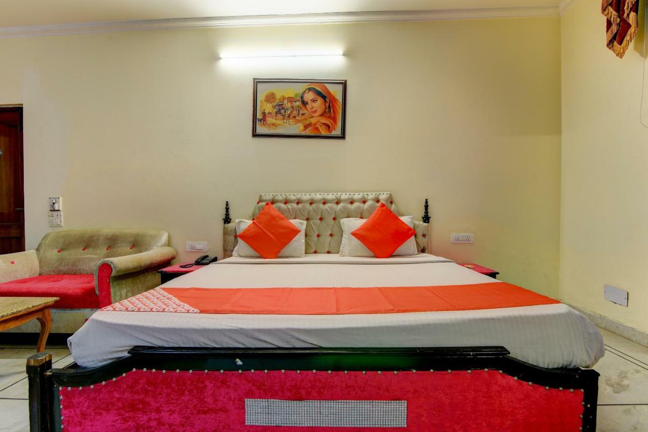 Rahul Palace By Golden Tree Near Metro Station And Ajmal Khan Market New Delhi Eksteriør bilde