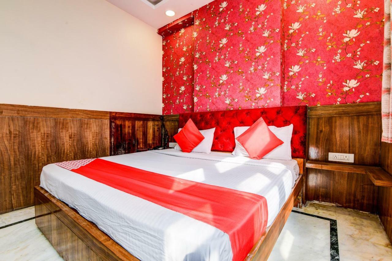 Rahul Palace By Golden Tree Near Metro Station And Ajmal Khan Market New Delhi Eksteriør bilde