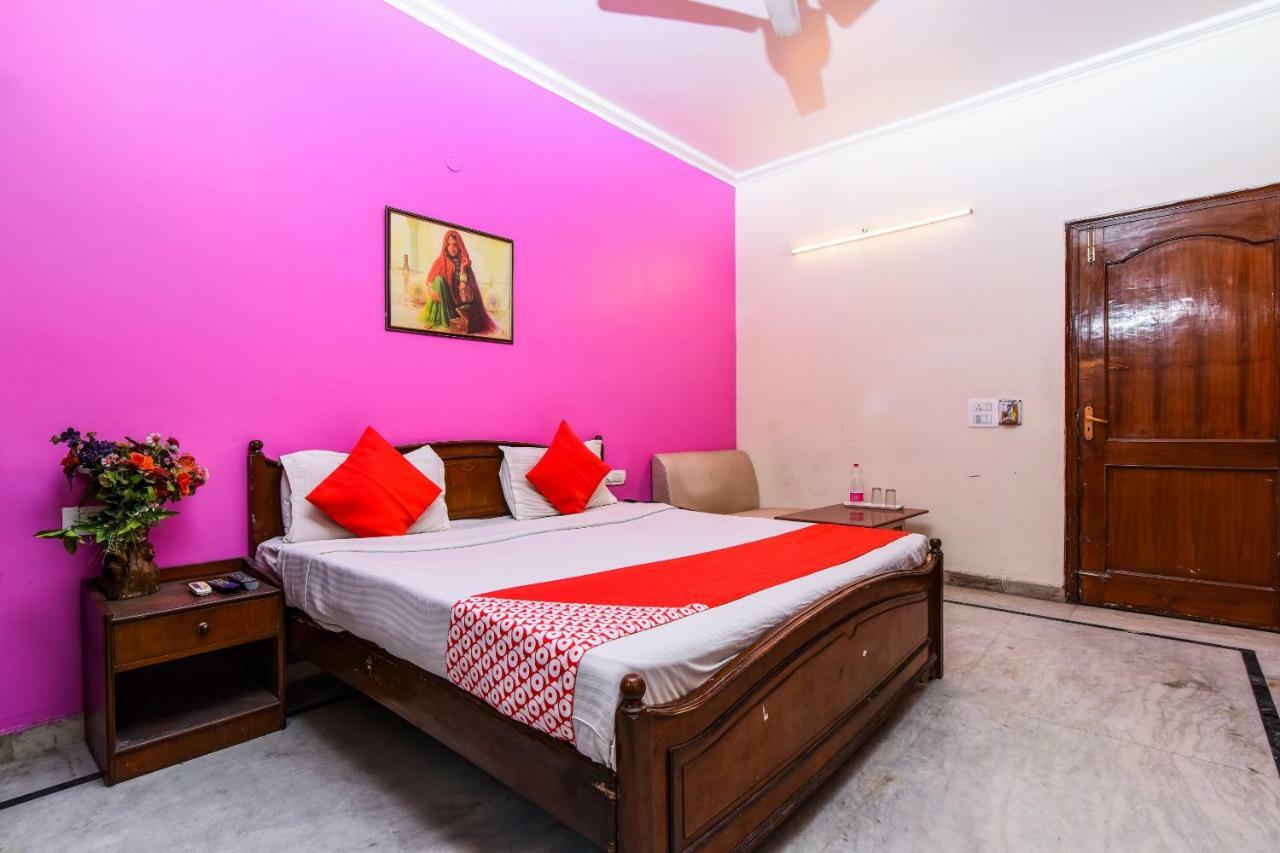 Rahul Palace By Golden Tree Near Metro Station And Ajmal Khan Market New Delhi Eksteriør bilde