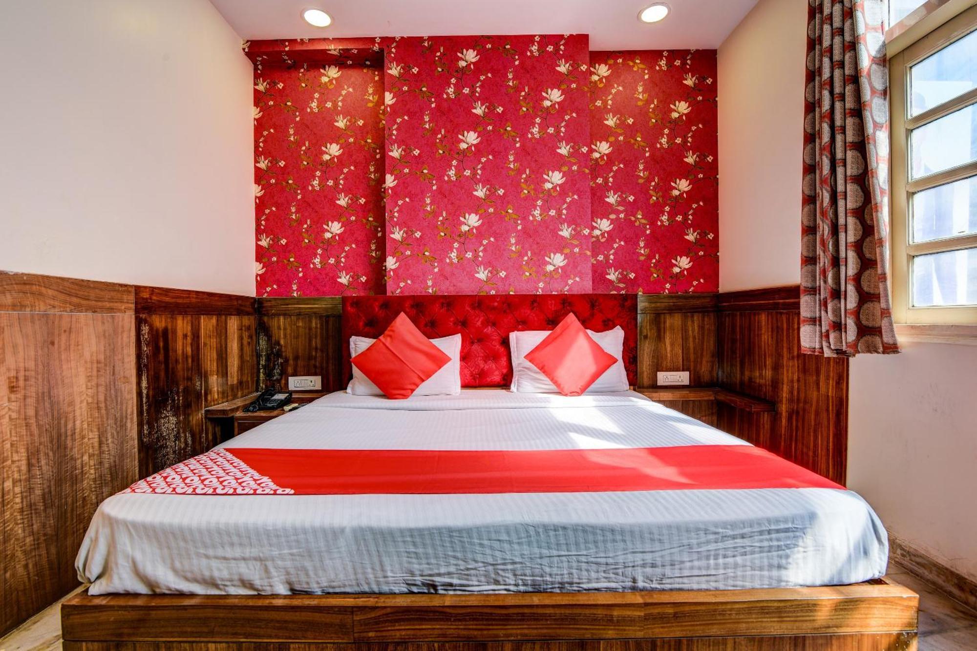 Rahul Palace By Golden Tree Near Metro Station And Ajmal Khan Market New Delhi Eksteriør bilde