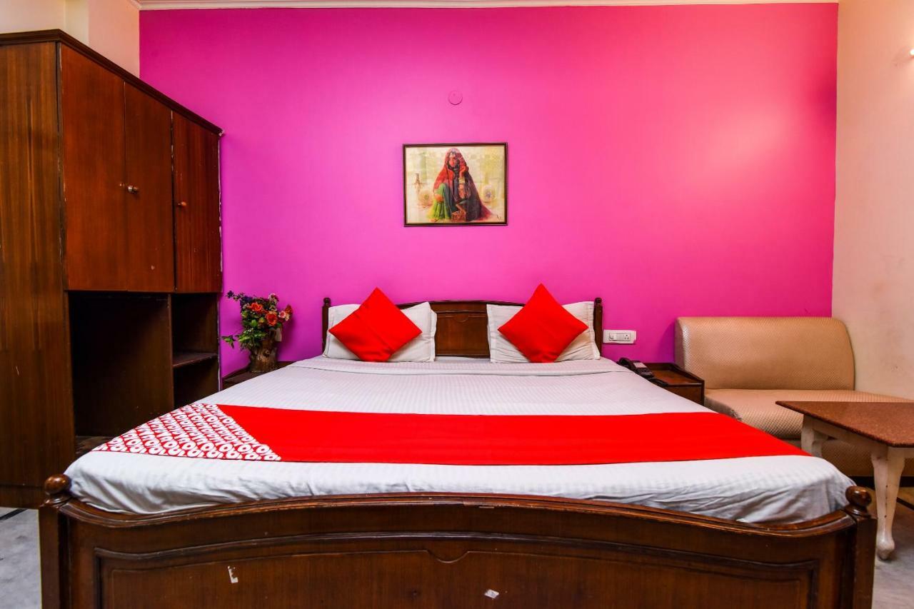 Rahul Palace By Golden Tree Near Metro Station And Ajmal Khan Market New Delhi Eksteriør bilde