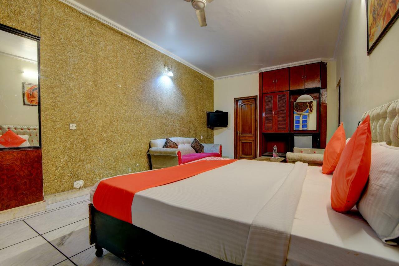 Rahul Palace By Golden Tree Near Metro Station And Ajmal Khan Market New Delhi Eksteriør bilde